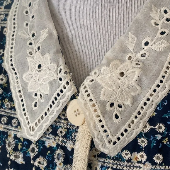 Cute Korean Blouse - Picture 4 of 5